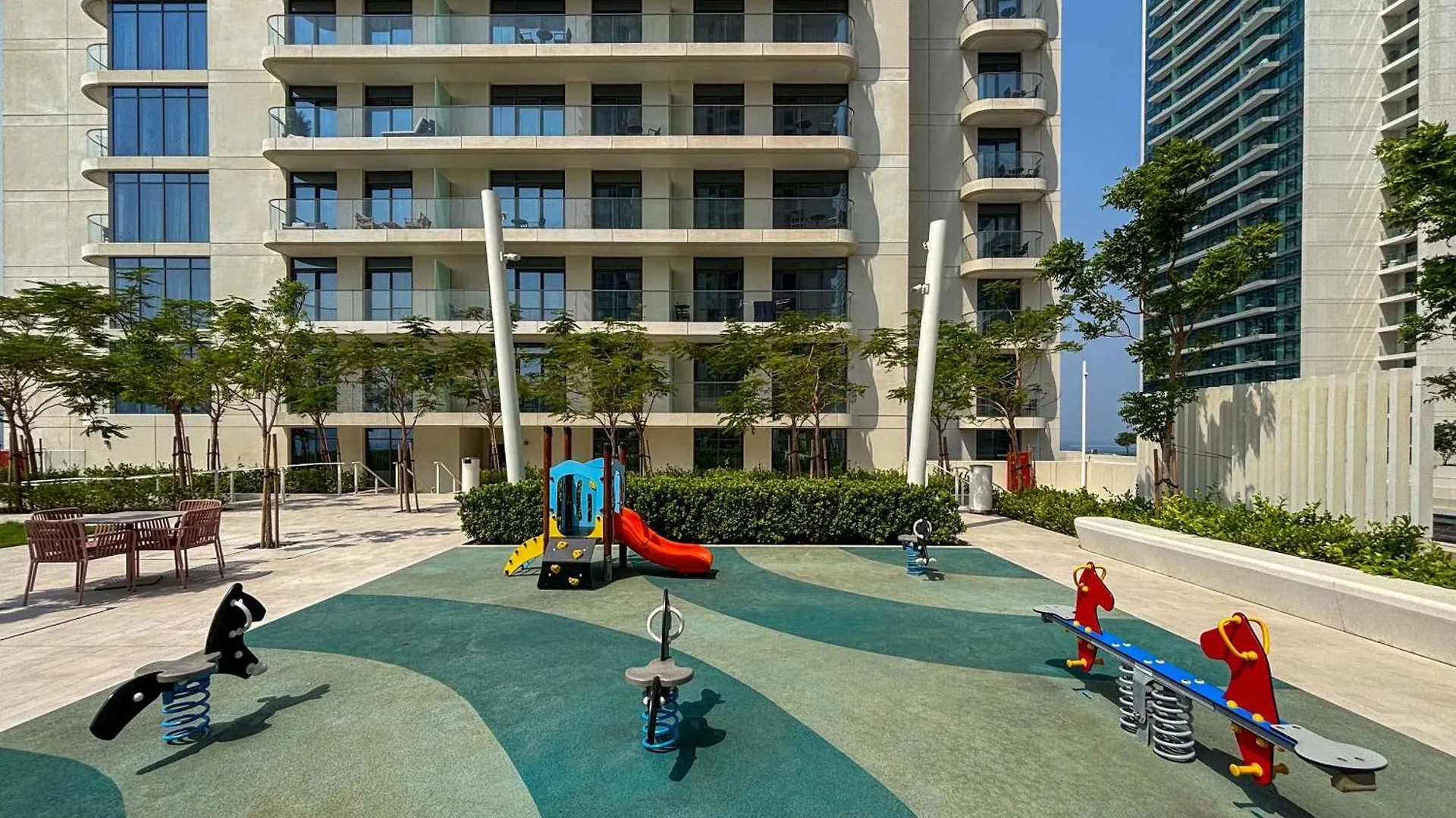 Frank Porter - Marina Vista 2 Dubai 0*,